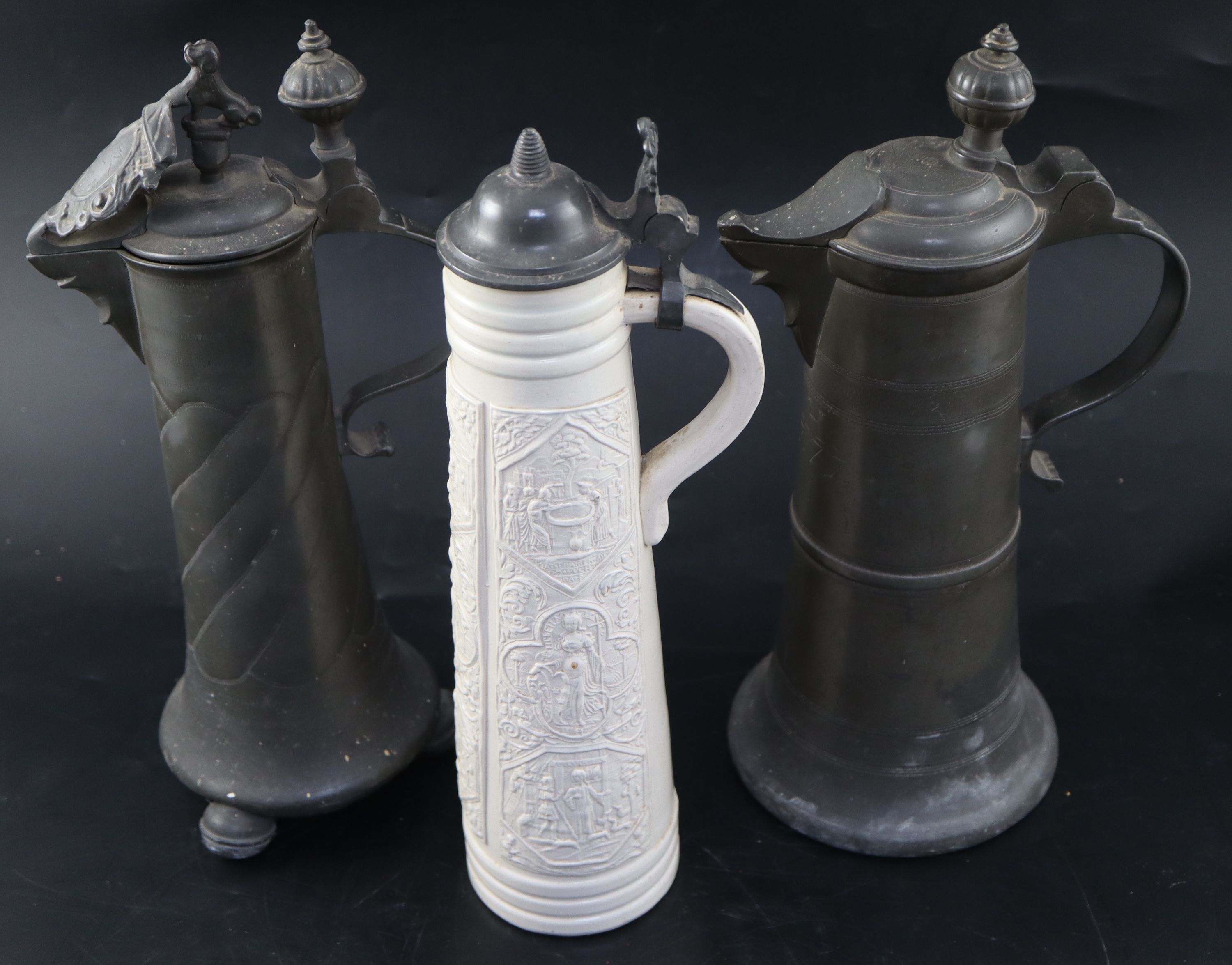 An 18th century Continental pewter flagon,
